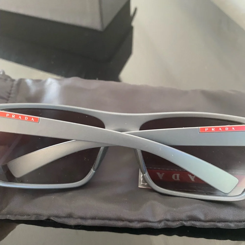 prada 100%UV protection sunglasses with the bag and box - Picture 2 of 6